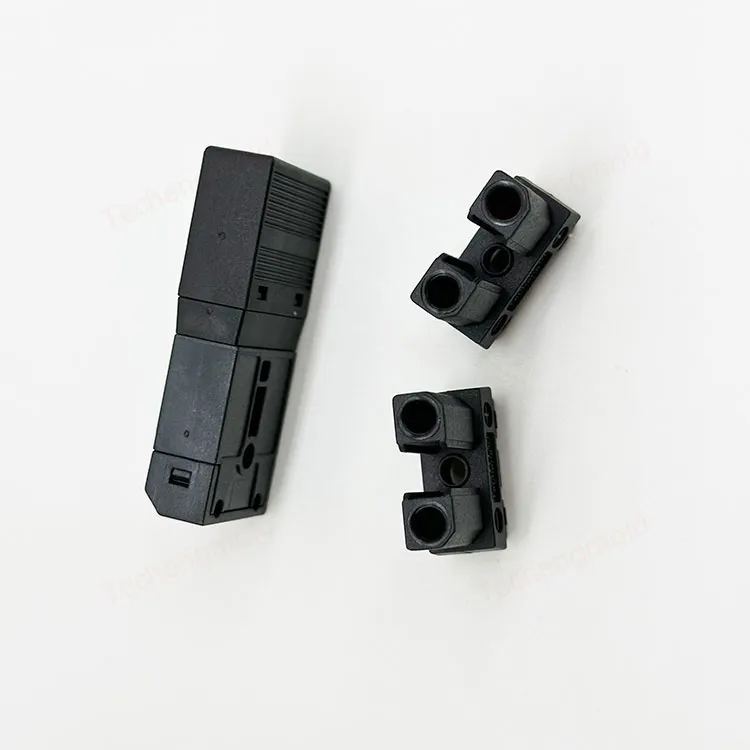 特诚科技精密工程塑料注塑件实拍